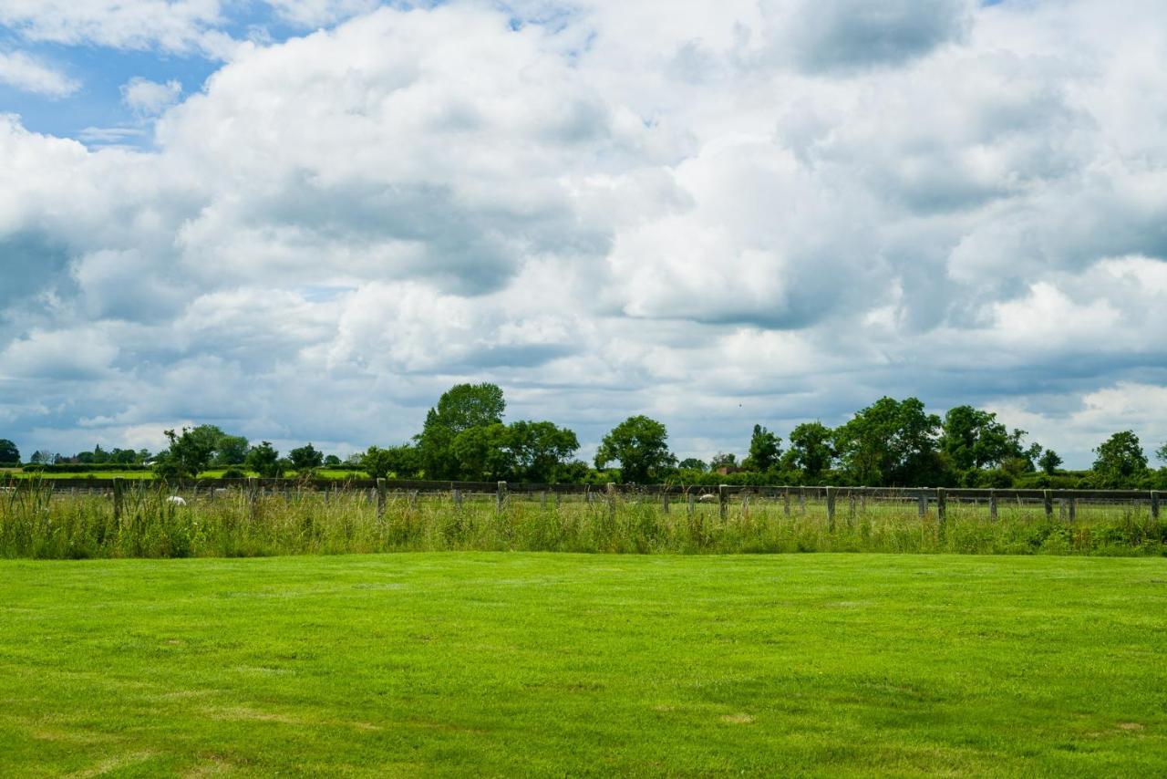 The Sunshine Annex At Lower Fields Farm Apartment Napton on The Hill Exterior photo